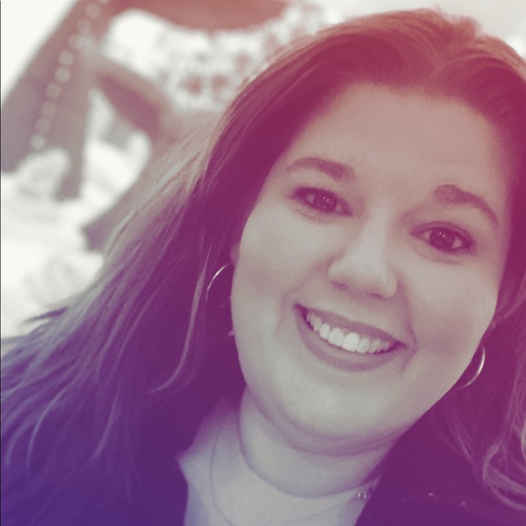 Meet your Posher, Kelli - Picture 2 of 7